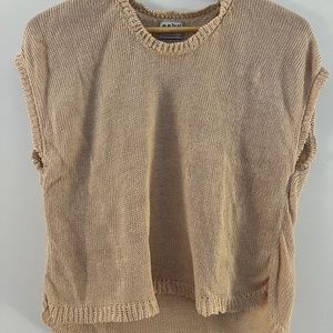 Esby Laurel Top